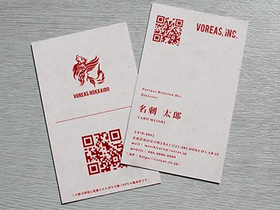 名刺中央に配置したQRコード