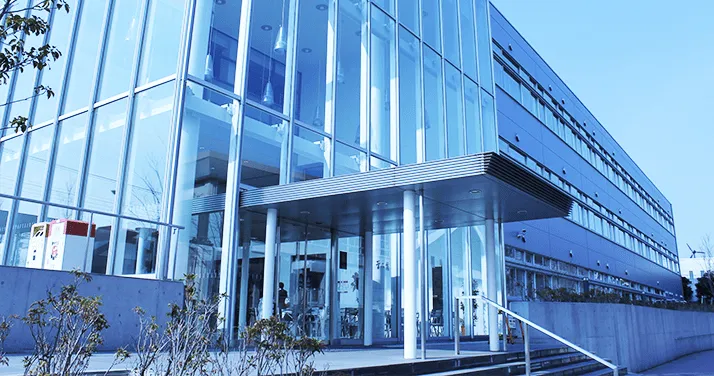 「学生支援の一環として名刺業務を改善」就職活動を支えるツール導入の取り組み